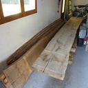 Bois brut en différentes épaisseurs