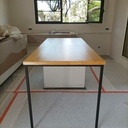 Façade de bar & plan d'ilot centrale sur pied en acier