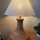 Lampe sur pied tournée; CP/Châtaigner