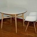 Table ronde design style années 50