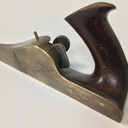 Rabot à recaler en bronze poignées bois de Rose à identifier