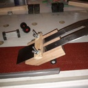 Guide d'affûtage avec des roues en Lego