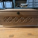 Boîte sculptée pour lettres de fiançailles