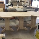 Tables rondes croissant de lune .