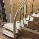 Escalier avec main-courante débillardée