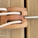 Poulies de vieux grément.