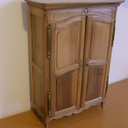 Armoire de poupée