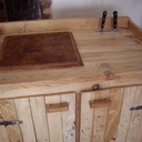 Billot sur meuble à roulettes