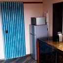 Trois cuisines pour 3 appartements (Or, résine, pierre)