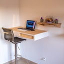 Petit bureau suspendu pour le télétravail