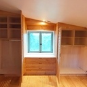 Dressing en châtaignier et parquet