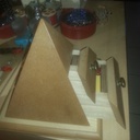 Boîte à bijoux en forme de pyramide