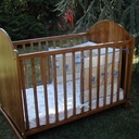 Lit de bébé et commode