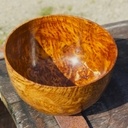 Un grand bol loupé en chêne