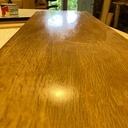 technique du "ciré rempli" avec un peu de ponce : un miroir soyeux et une belle profondeur visuelle du bois (chêne)