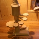 Les marches avec la face colorée vers le bas