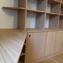 Bibliothèque et coin bureau