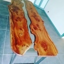 Table en orme et résine