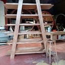 Meuble étagère/présentoir. Hévéa.