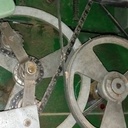 Poulie alu basse, entrainée par la courroie étroite