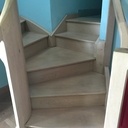 Escalier débillardé ou plutôt à noyau.