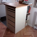 Meuble à tiroirs sur comptoir