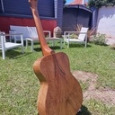 Guitare acoustique de style OM