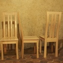 Chaises aux pieds courbes