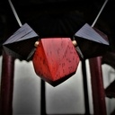 Un collier et sa boîte.