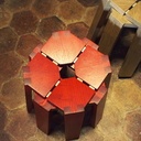 Tabouret en frêne teinté rouge