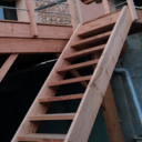 Terrasse bois sur poteaux et escalier douglas
