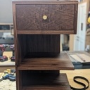 Nights stand en noyer pour ma fille