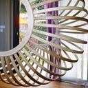 Un fauteuil boule suspendu