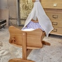 Berceau à balancier pour poupon en orme rouge