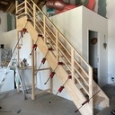 ESCALIER AVEC RAMBARDE EN HEVEA