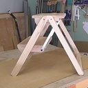 Un petit escabeau pliant