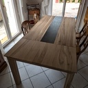 Table en noyer massif et son chemin de table en compact