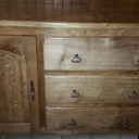 Commode 3 tiroirs une porte en chêne massif.