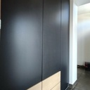 Placard vestiaire dans une petite entrée.