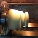 Pilon-mortier avec bords bruts.