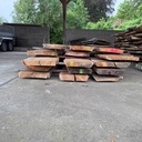 À vendre 90 Plateaux de chêne sec 2,5 ans – 30 à 40/45 mm – Moyennes et Grande