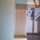 Hall d'entrée pastel et chêne