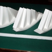 Ajustage des marches et contremarches aux portions de limons