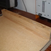 Nouvelle butée en chêne, collée et vissée.