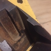 Fracture à l’intersection de la joue et du repose-fer