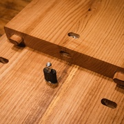 Deux dominos de 14mm et un système de maintien par pied.