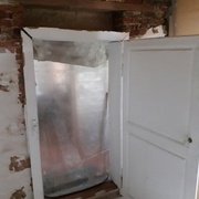 Porte et ébrasements d'origine, après réhausse du linteau...