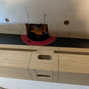 Rainures pour le meuble des platines avec les petits chiffres pour pas se planter