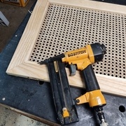 Pare close clouée avec des clous de 20mm