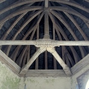 Entraits anciens sculptés sur la  charpente de la  Chapelle Saint-Claude Blévy   https://sites.google.com/site/lethymerais/eglises